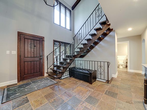 3rd image of 1355 Carol Ln
