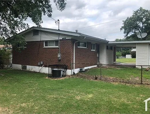 1010 Derhake Rd — Photo 2