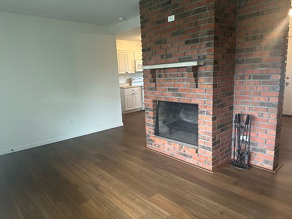 2nd image of 702 S Lincoln Dr