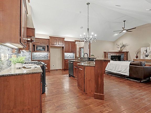 4th image of 3227 N Grey Meadow St