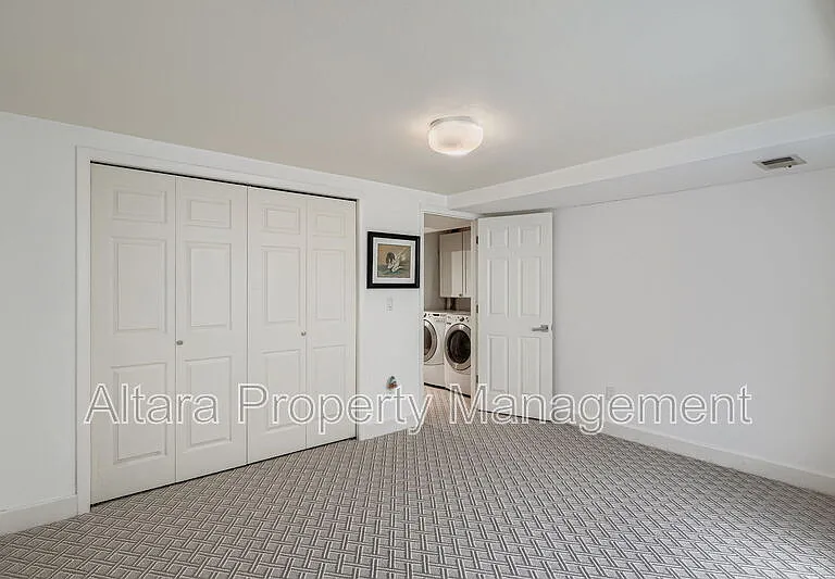 287 S Holly St — Photo 18