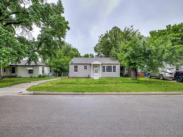 1913 N Florence Pl — Photo 3