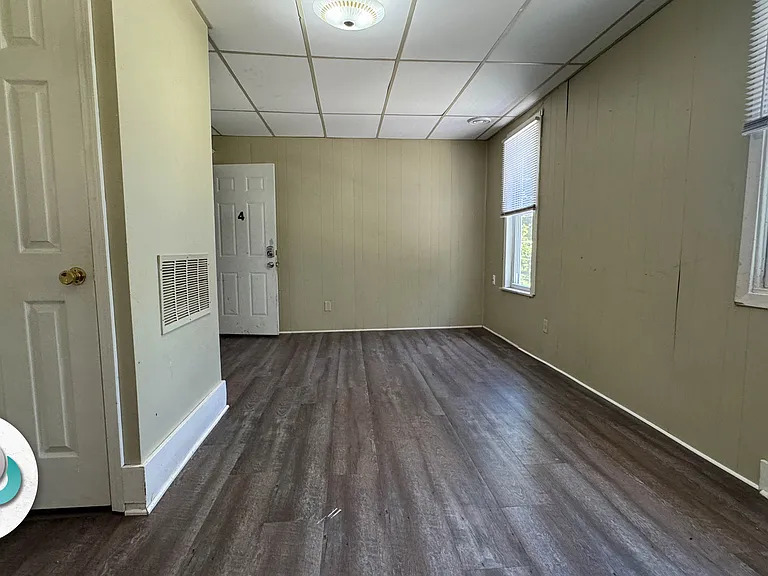 304 W Walnut St #4 — Photo 4