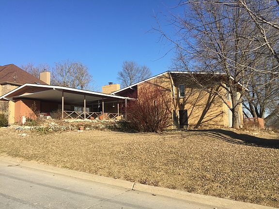 2nd image of 105 E Florence Ave