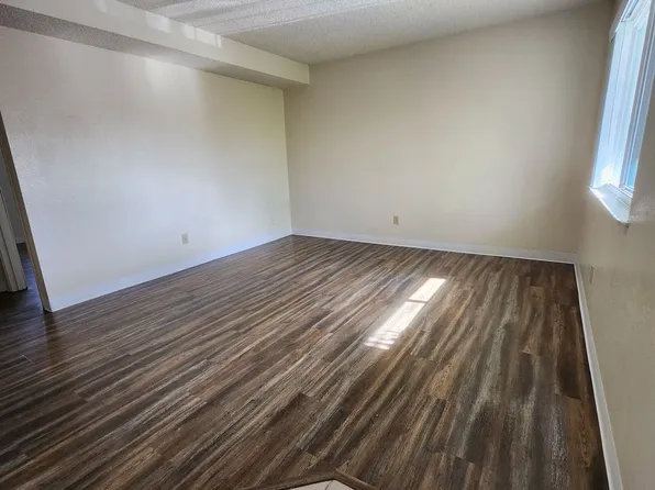 Parkview Villas & Apts