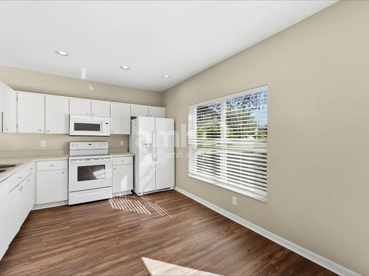 4 bed, 2.5 bath, 2040 sqft, $2,485 — Photo 4