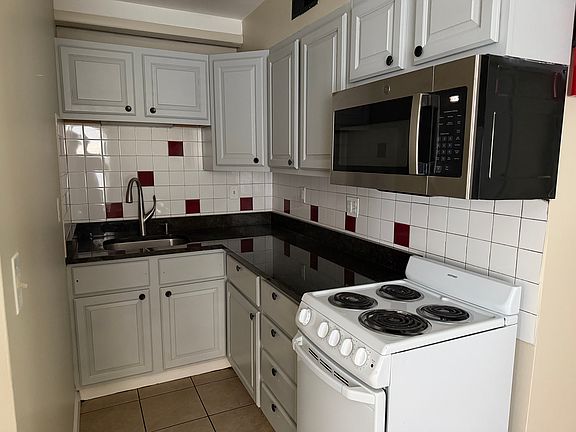 4th image of 45 S Lincoln Ave APT E