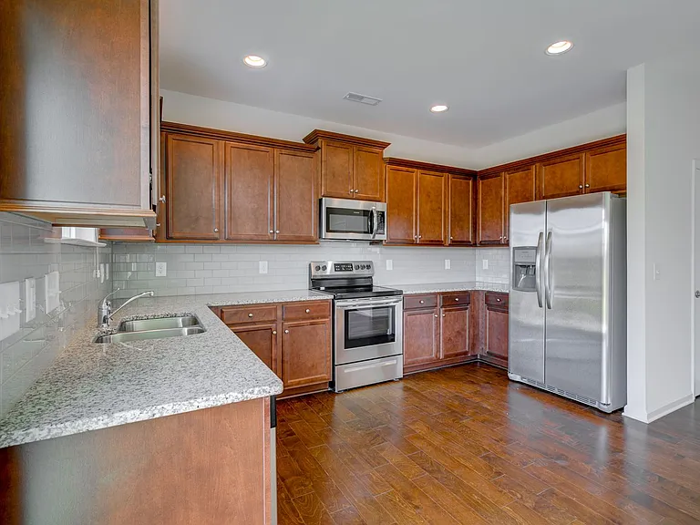 1171 Kerr St — Photo 6