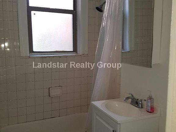 4th image of 1367 W Estes Ave APT 1l
