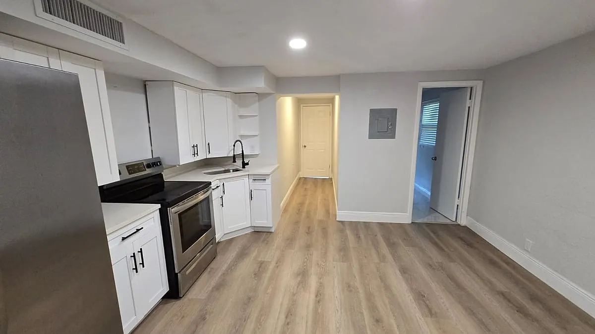 6511 Seminole Dr - Unit 2 — Photo 3
