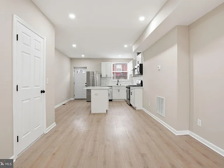 2710 Mura St — Photo 8