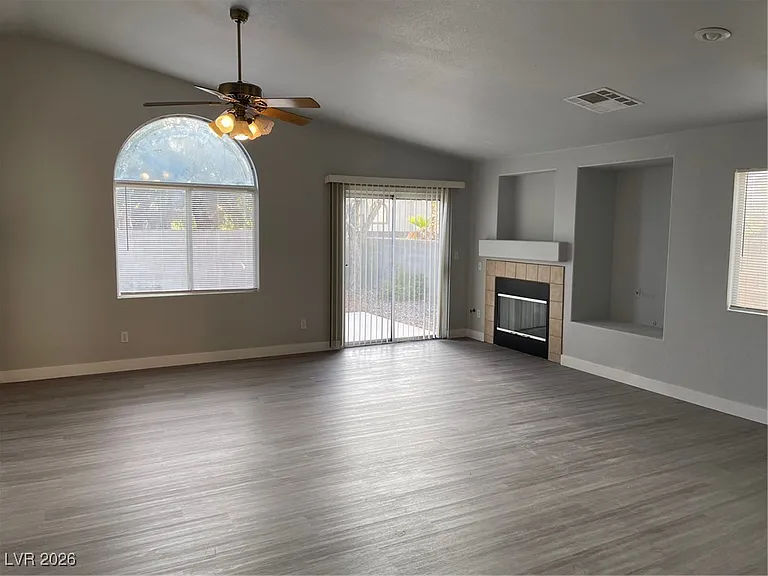 1425 Dragon Rock Dr — Photo 2