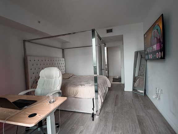 3rd image of 45 SW 9th St APT 2509