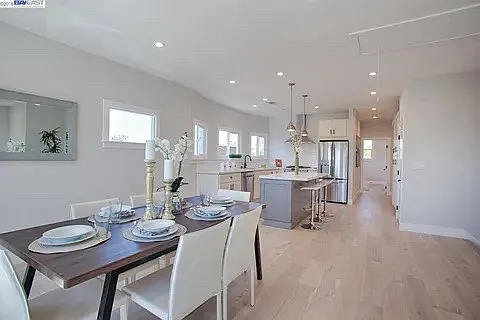 488 44th St — Photo 3