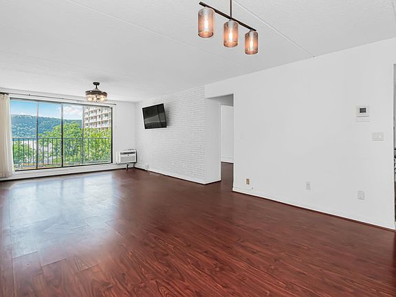 2nd image of 1116 Warburton Ave APT 1M