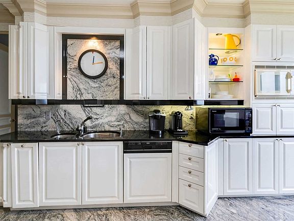 4th image of 26910 Grand Central Pkwy #Penthouse