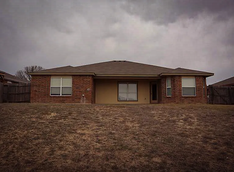 5208 Bridle Dr — Photo 2