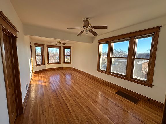 4th image of 2430 Clarence Ave #2