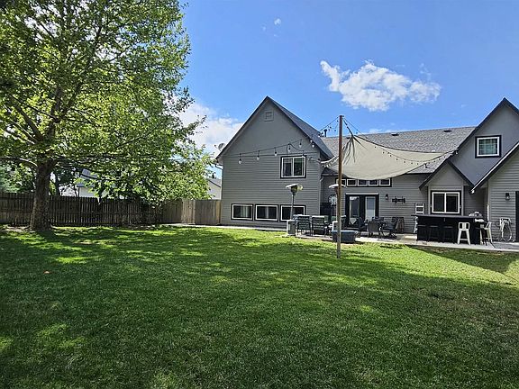 3rd image of 1122 N Roper Pl