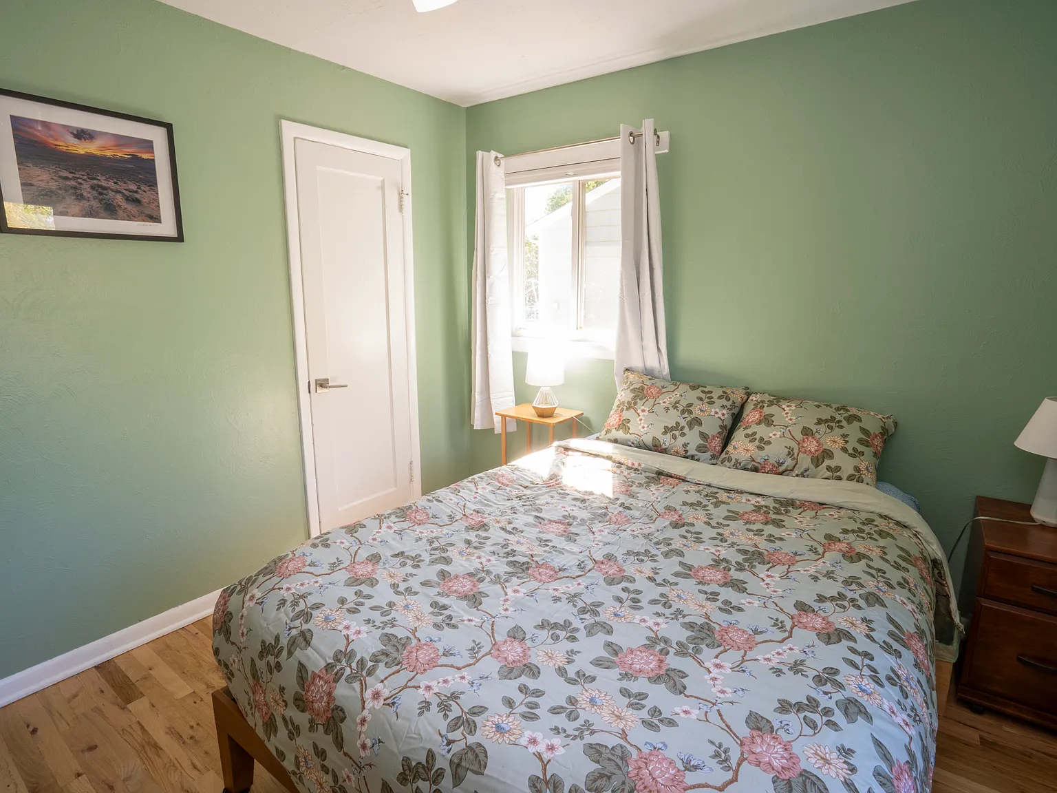 3 bed, 928 sqft, $3,800 — Photo 3