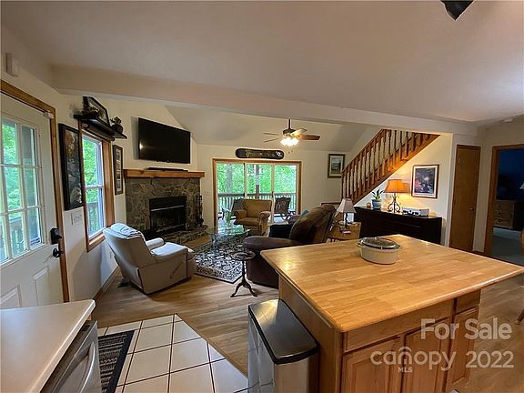 3rd image of 820 Creekside Dr