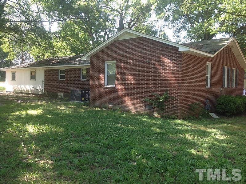 2nd image of 124 Lynn Dr