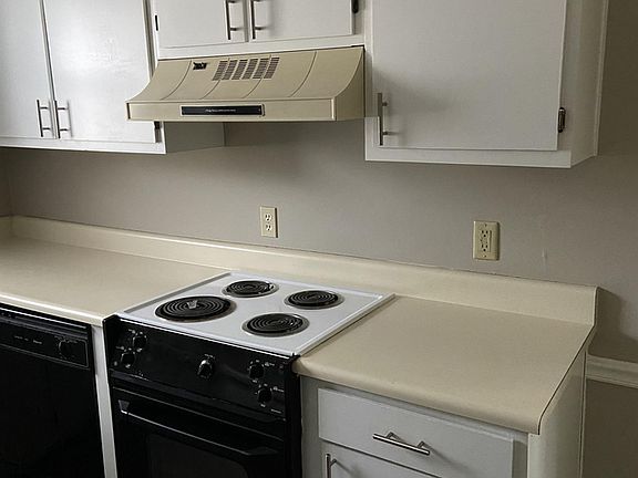 4th image of 137 Angela Dr APT B-1