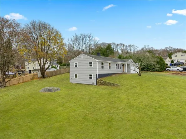 45 Greenbriar Rd, West Warwick, RI 02893