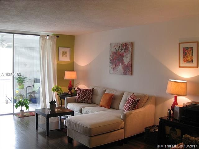 1st image of 202 SE 10th St APT 202