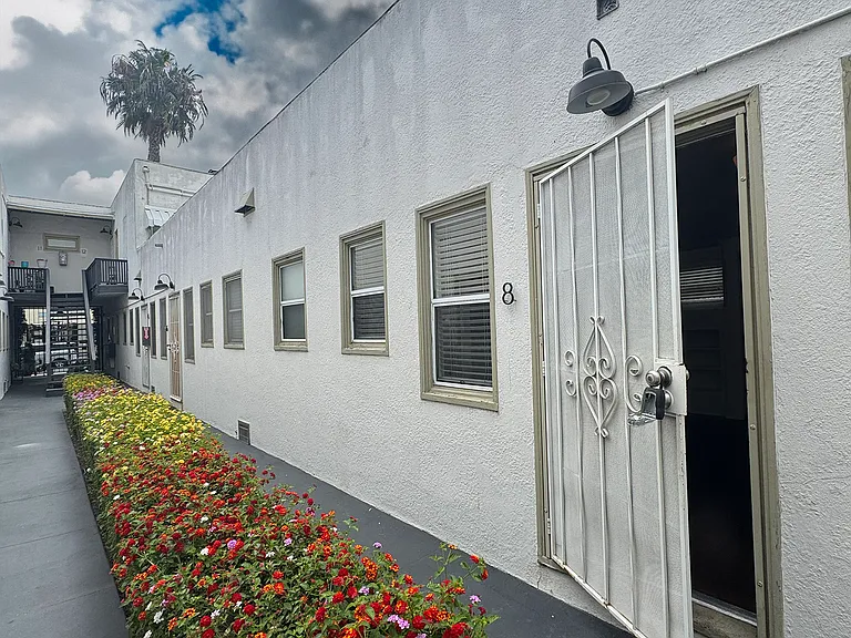 1043 Coronado Ave #8 — Photo 3