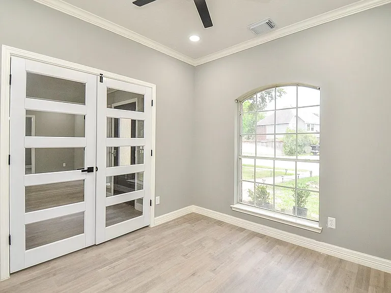 9211 Abbey Chase Ln — Photo 6