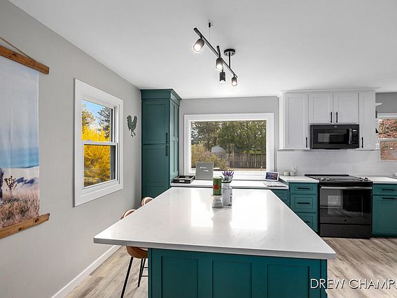 4th image of 4204 Weymouth Dr SE