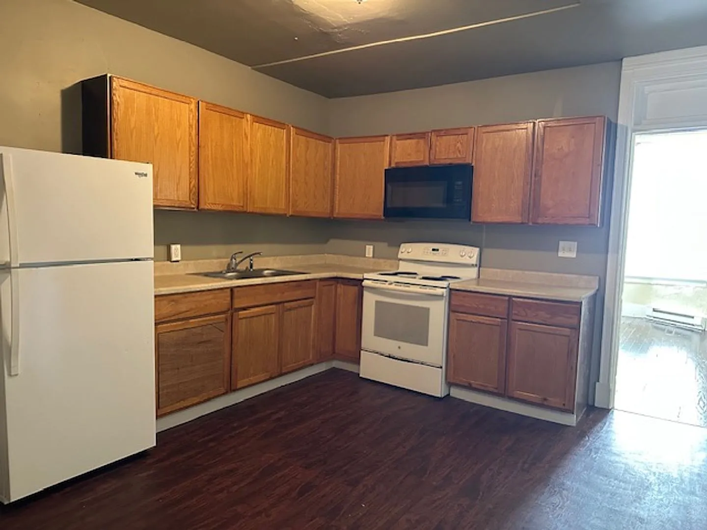 Discover a 3-bedroom, 1-bathroom 2nd and 3rd floor apartment in Harrisburg, PA, located within th... — Photo 3