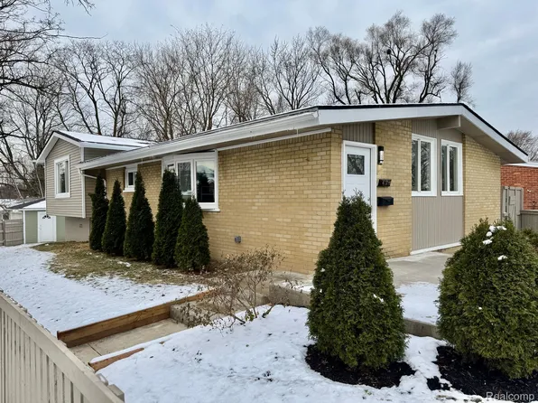 417 Moore St, Pontiac, MI 48342