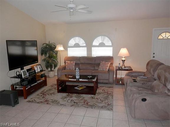 5th image of 424 SW 39th Ter