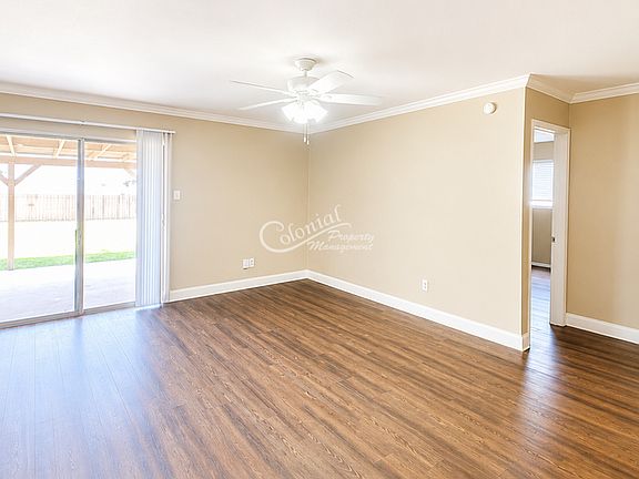3rd image of 1406 Meadows Dr