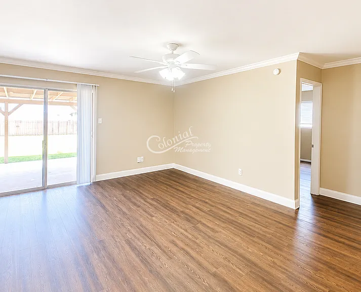 1406 Meadows Dr — Photo 3