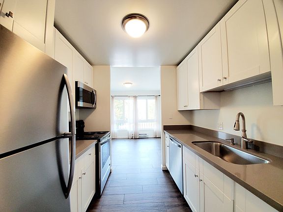 4th image of 802 N Delaware St APT 305