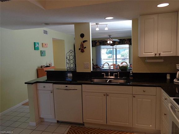 4th image of 1110 SW 48th Ter #102