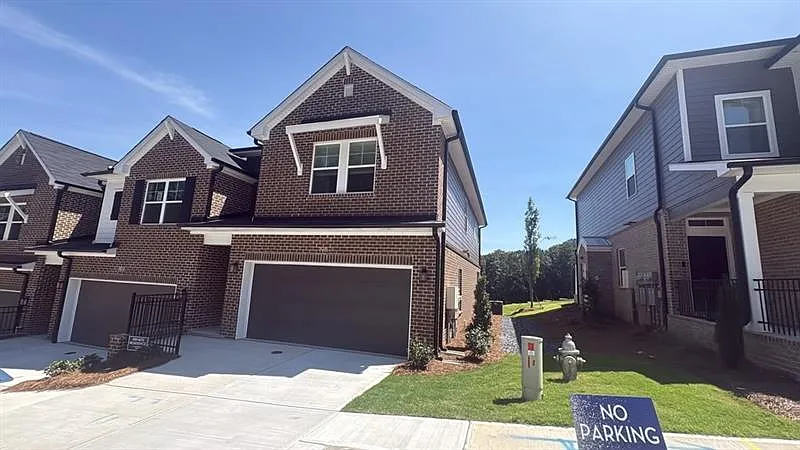 3 bed, 1931 sqft, $2,400 — Photo 2