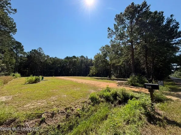 7066 Dubys Ln, Long Beach, MS 39560