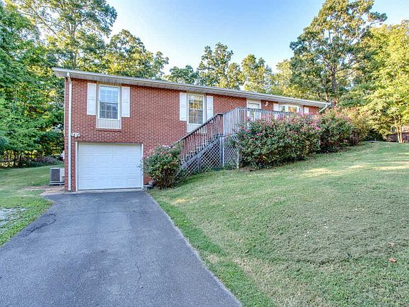 3rd image of 814 Houston Dr
