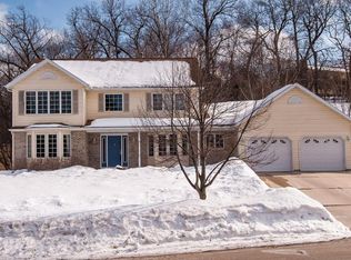 1942 Baihly Hills Dr SW, Rochester, MN 55902