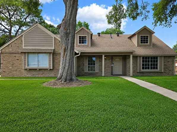 1403 Neptune Ln, Houston, TX 77062