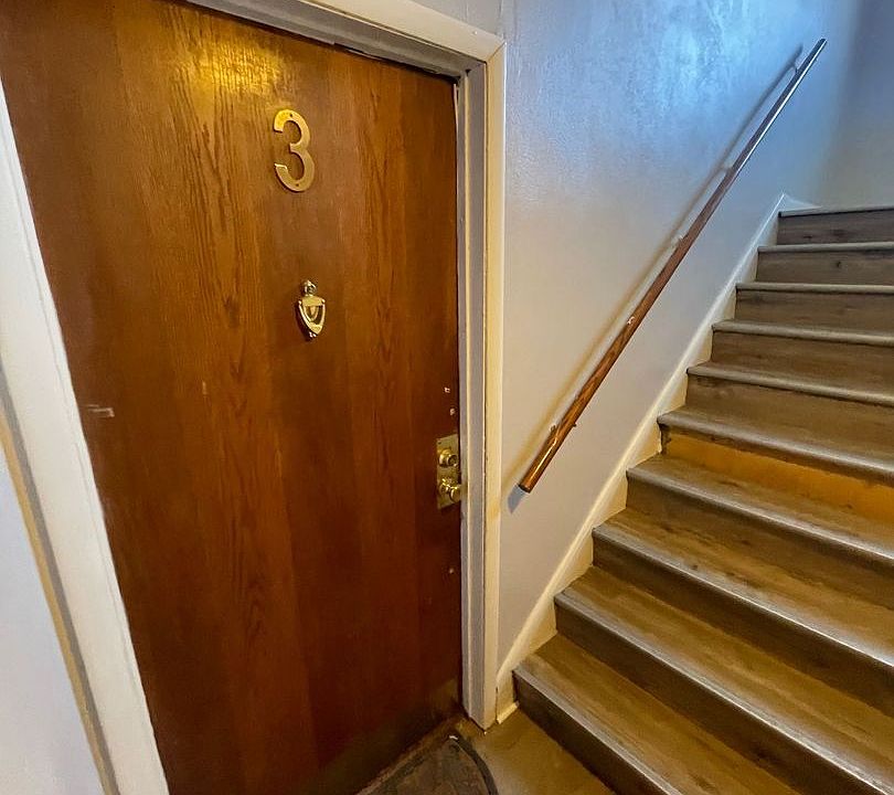 1st image of 2448 W Kilbourn Ave #8