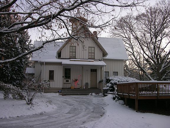 rear view Bare Hills House