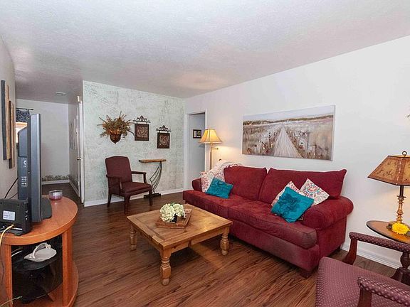 4th image of 4001 Windsor Dr
