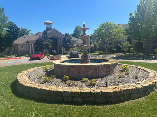 Red Oak Town Village