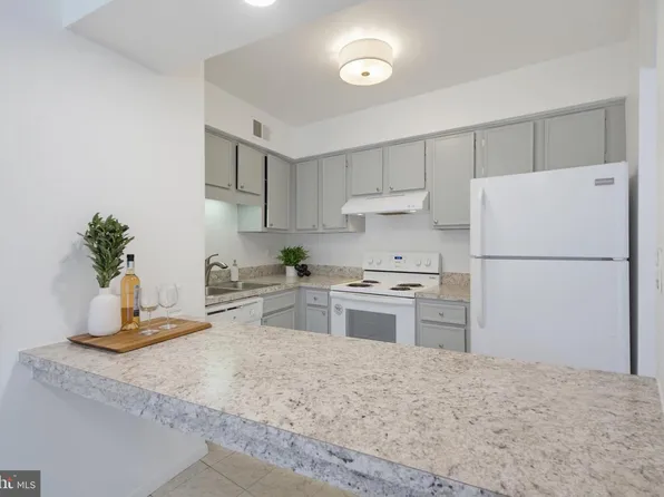 5820 Royal Ridge Dr Unit K, Springfield, VA 22152