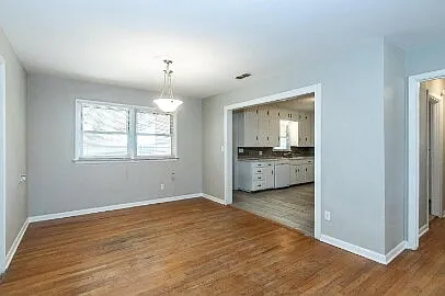 4212 42nd St — Photo 3